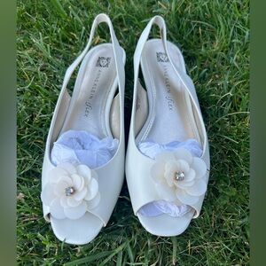 Anne Klein Ivory Slingback with Floral Accent